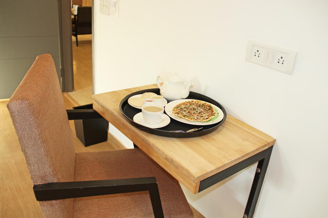Oyo 9326 Om Sai Residency Hotel Мумбай Екстериор снимка