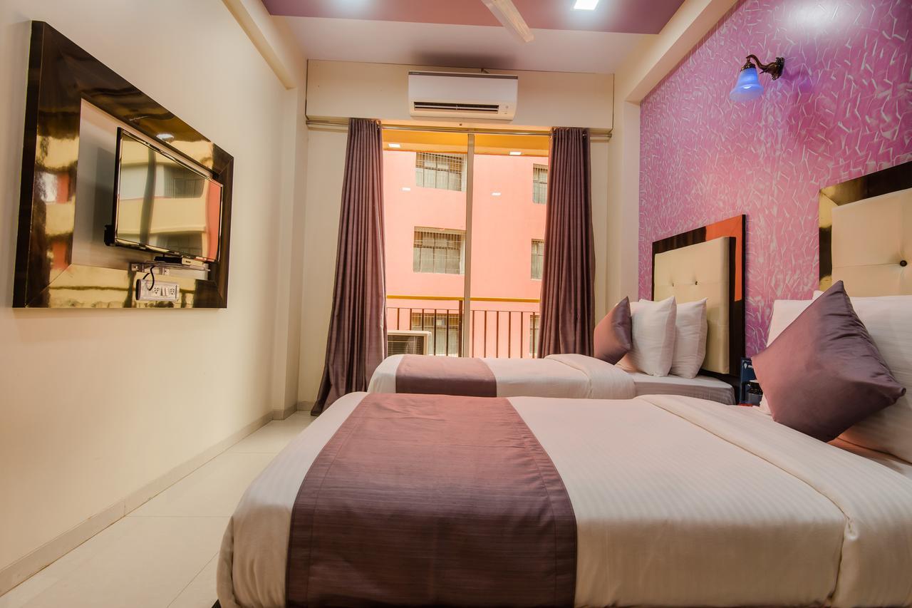 Oyo 9326 Om Sai Residency Hotel Мумбай Екстериор снимка