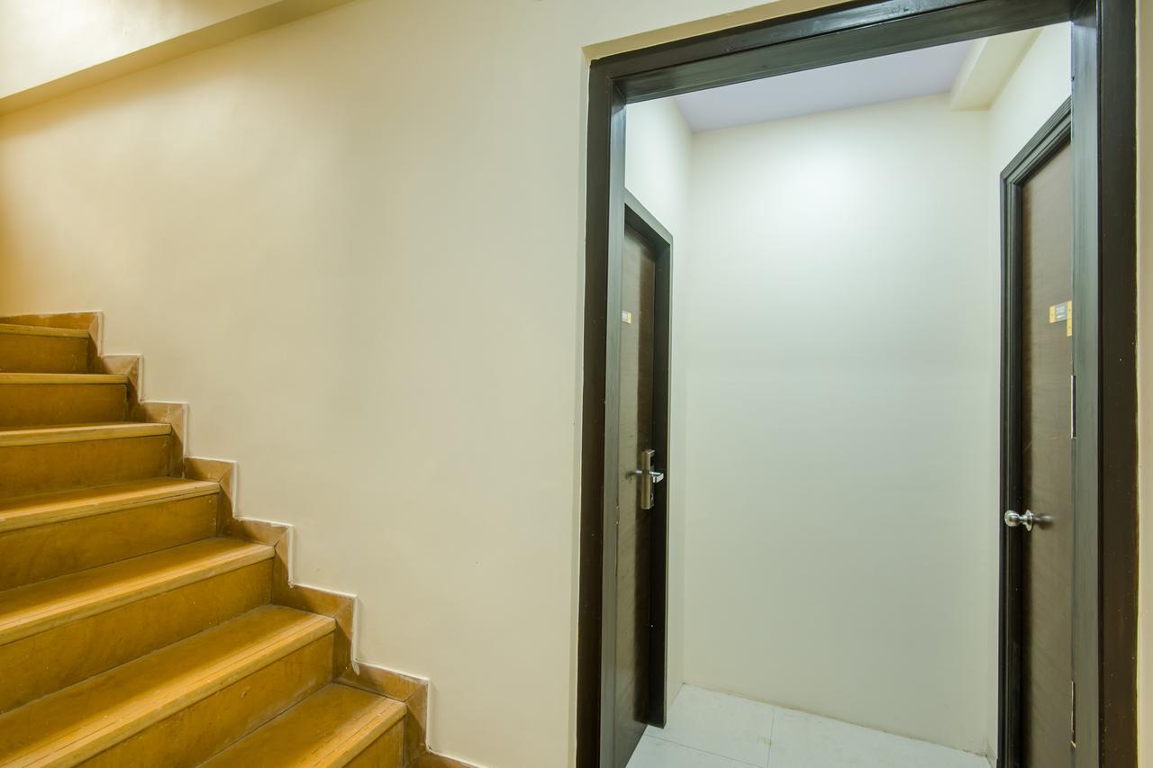 Oyo 9326 Om Sai Residency Hotel Мумбай Екстериор снимка