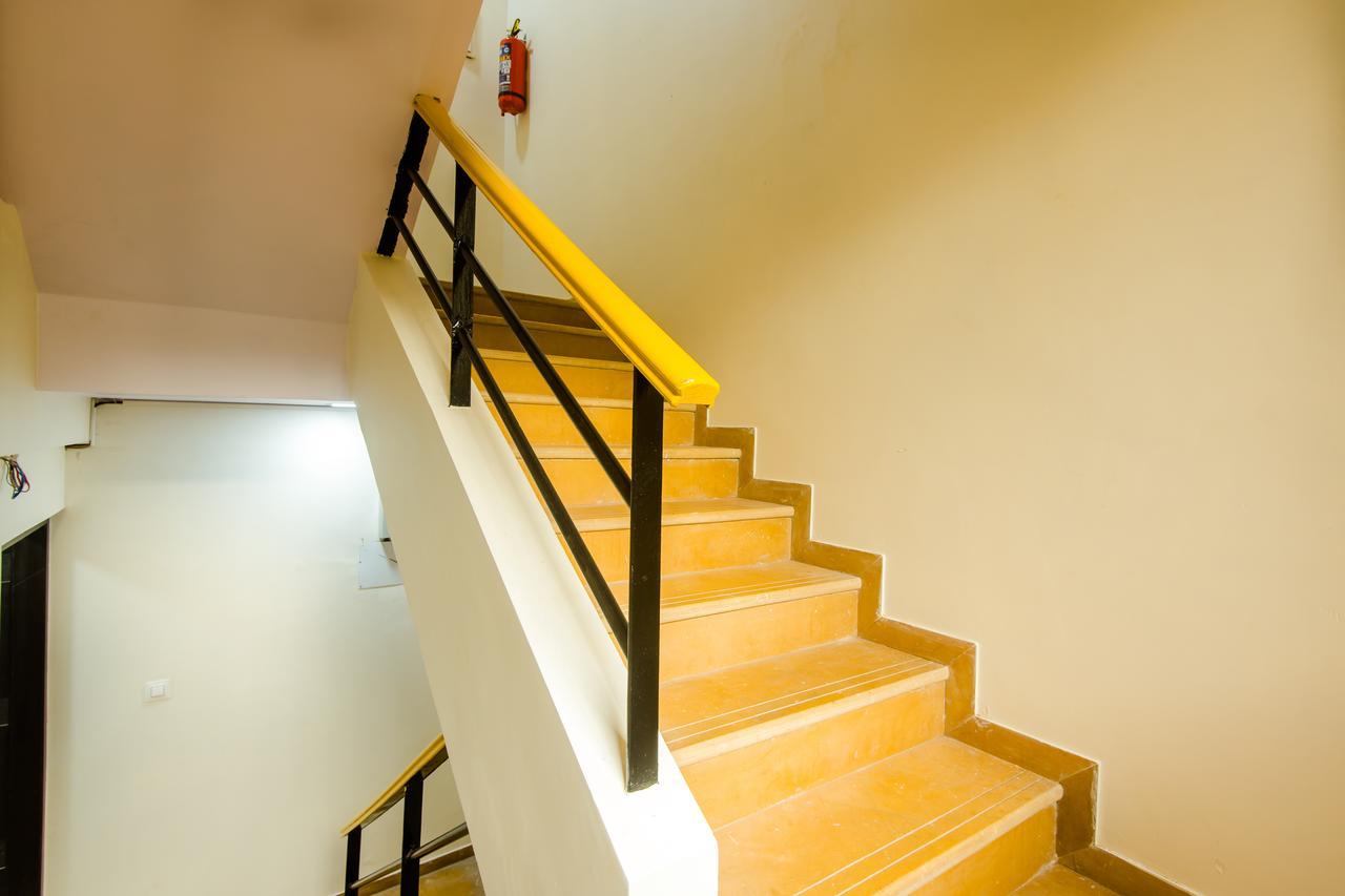 Oyo 9326 Om Sai Residency Hotel Мумбай Екстериор снимка