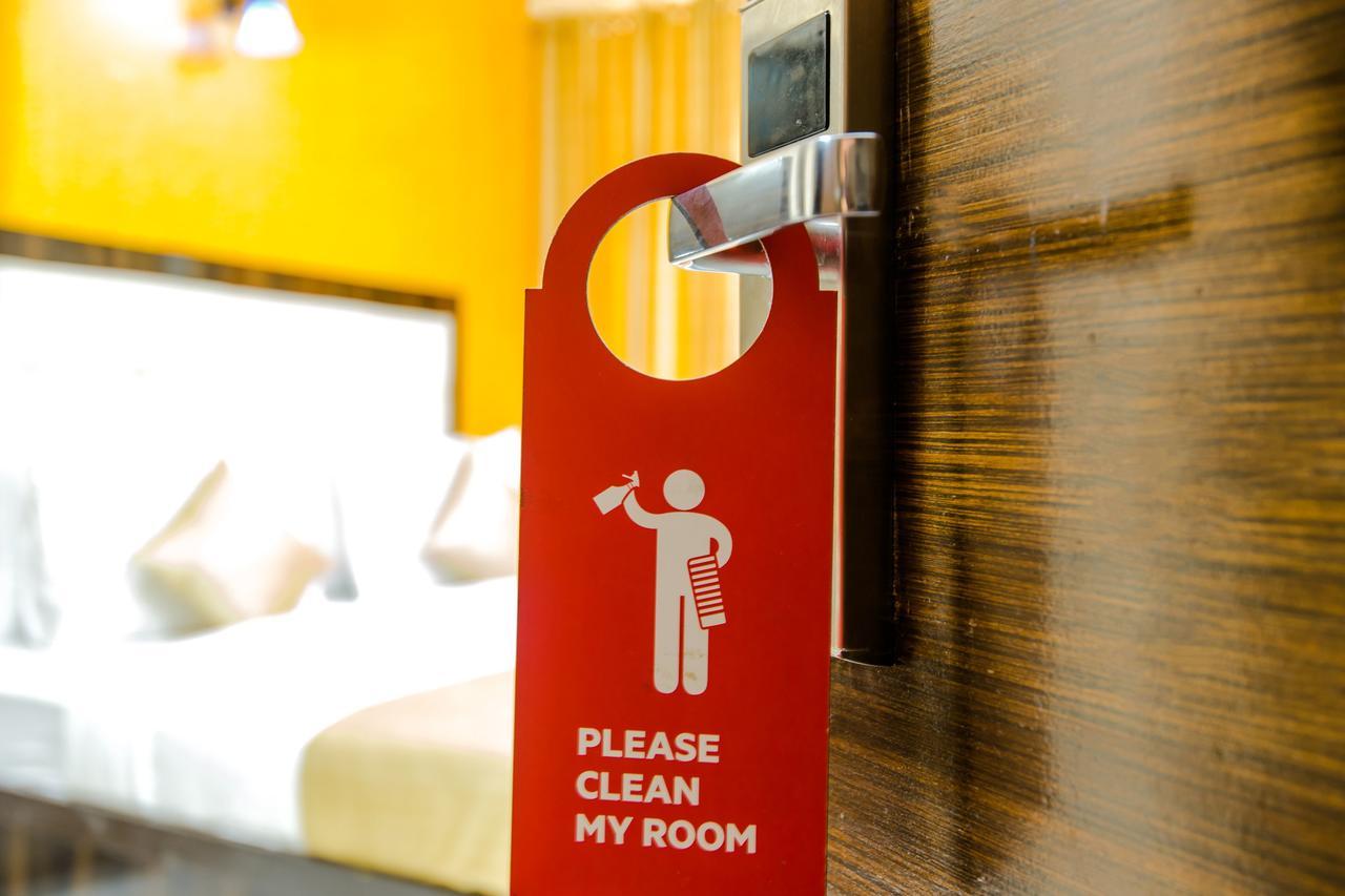 Oyo 9326 Om Sai Residency Hotel Мумбай Екстериор снимка
